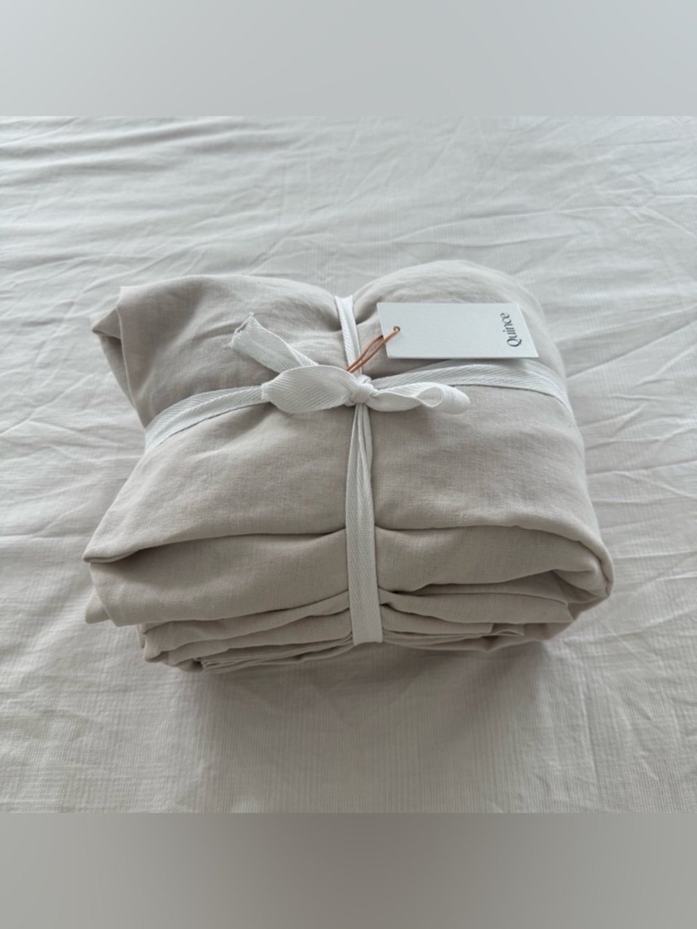 New Quince European Linen Fitted Sheet Set Queen - Sand MSRP $124 - Picture 4 of 10